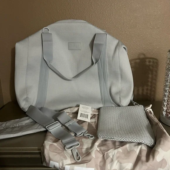 Dagne Dover Landon Carryall Neoprene XL in Fog - Picture 1 of 7